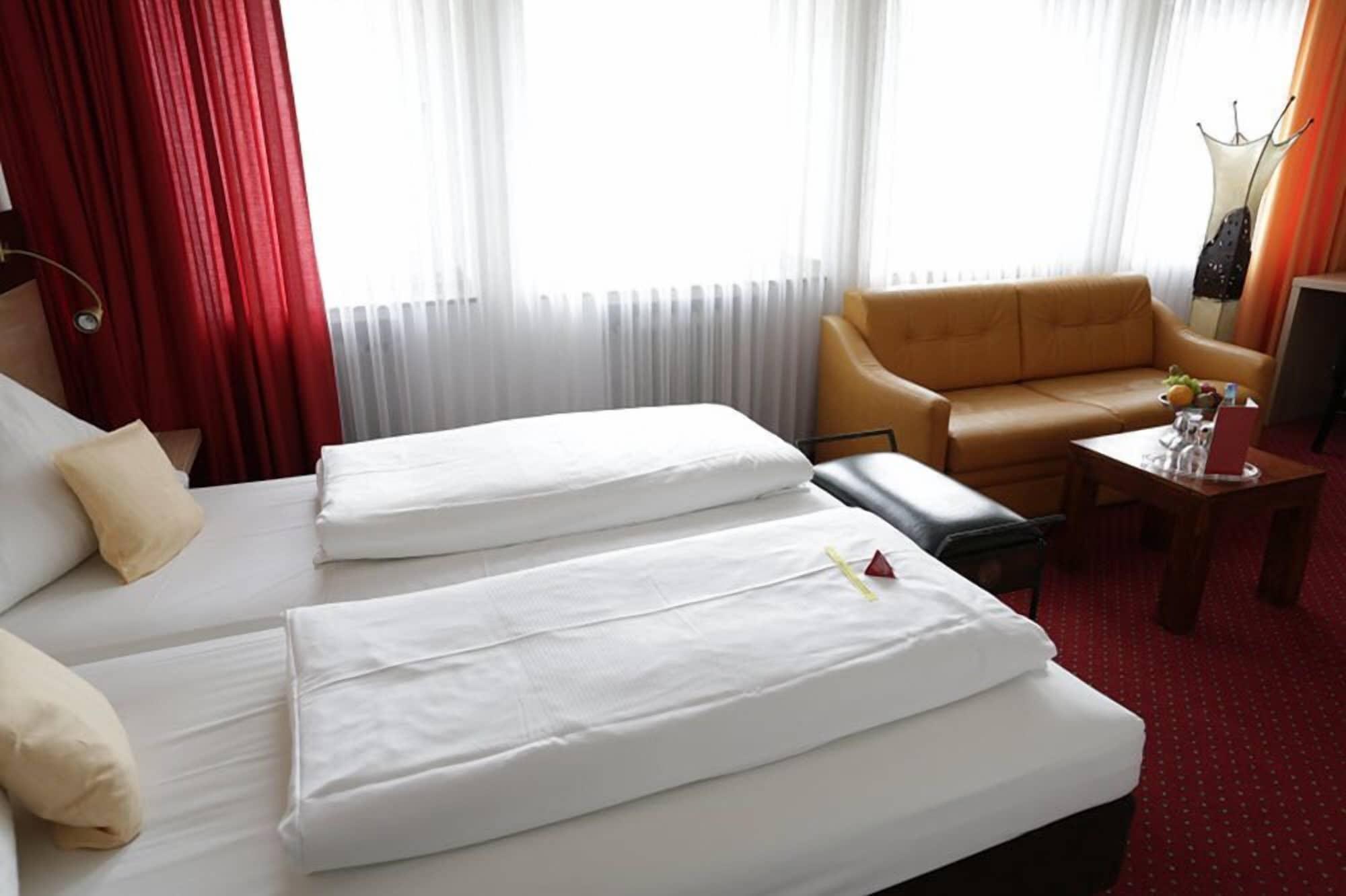 Hotel Cascade Superior Дюссельдорф Экстерьер фото