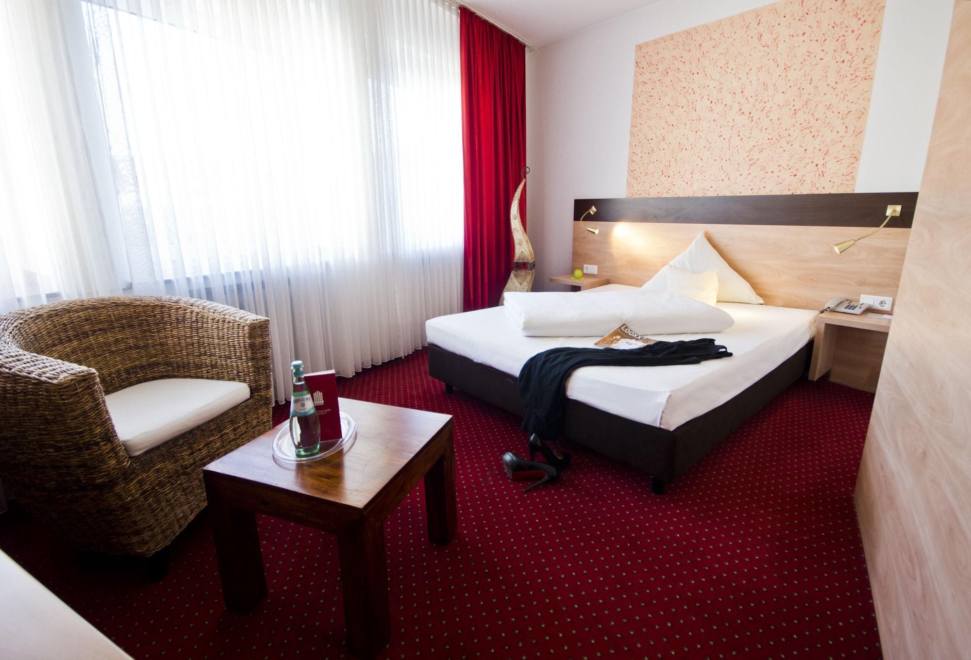 Hotel Cascade Superior Дюссельдорф Экстерьер фото